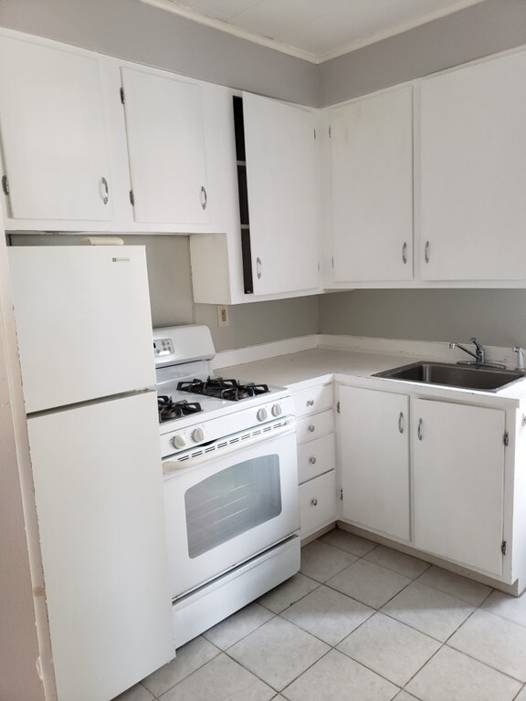 10 Thomas St unit 1 South, Fall River, MA 02723 - photo 2