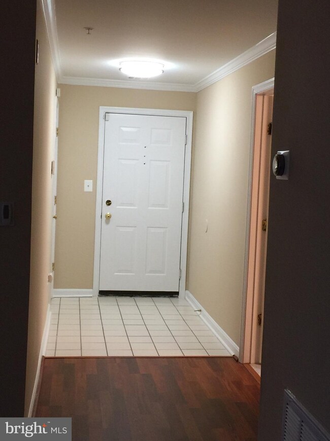 137 Timberbrook Ln unit 204, Gaithersburg, MD 20878 - photo 2