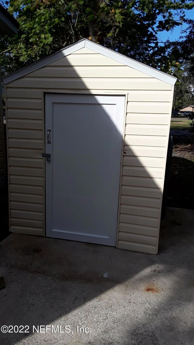 6914 Sallie Ave, Jacksonville, FL 32210 - photo 4