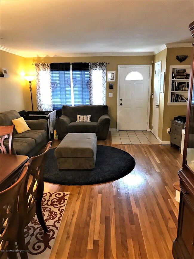 327 Chesterton Ave, Staten Island, NY 10306 - photo 4