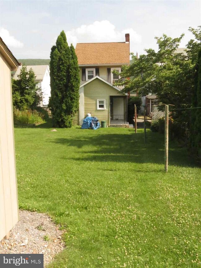 407 Elizabeth St, Williamstown, PA 17098 - photo 2