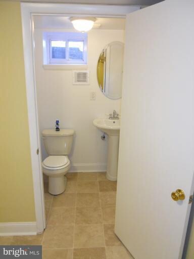 825 Lyndhurst St, Baltimore, MD 21229 - photo 3
