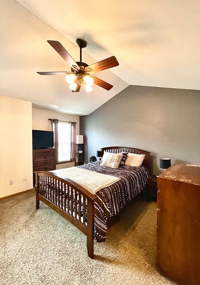 1882 Grove Ave unit 21B188, Schaumburg, IL 60193 - photo 5