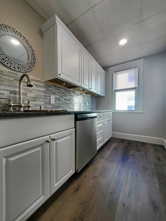 19 N Woodford St unit 2, Worcester, MA 01604 - photo 4