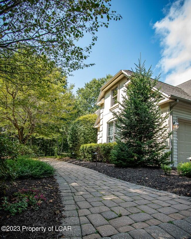 392 Larchmont Way, Mountain Top, PA 18707 - photo 3