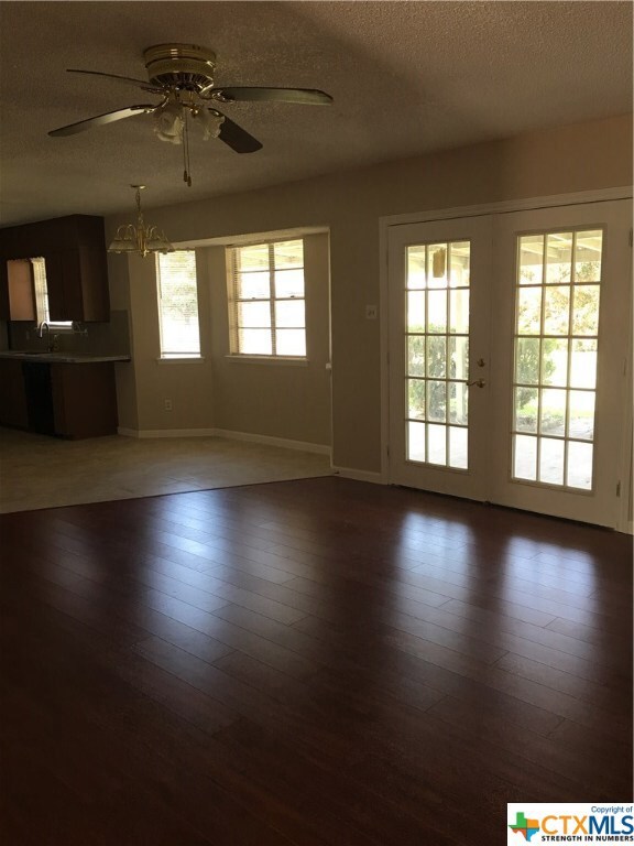 907 Holly St, Copperas Cove, TX 76522 - photo 2