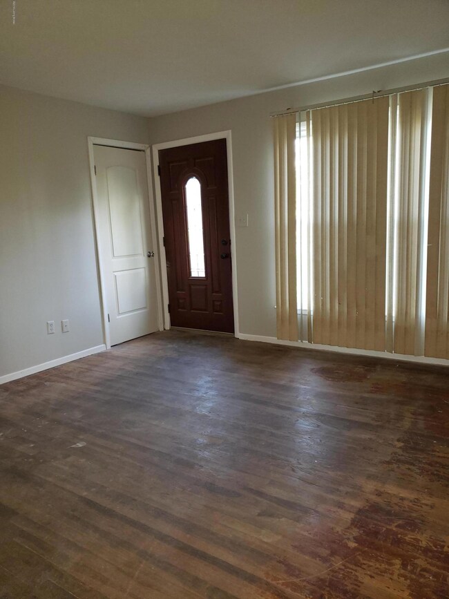 6105 Theiler Ln, Louisville, KY 40229 - photo 5