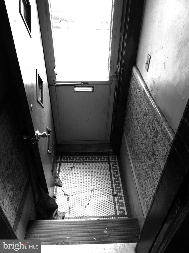 148 N Kenwood Ave, Baltimore, MD 21224 - photo 7