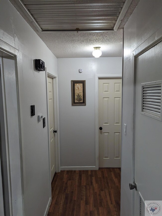 1005 Louise Ln, Wake Village, TX 75501 - photo 7