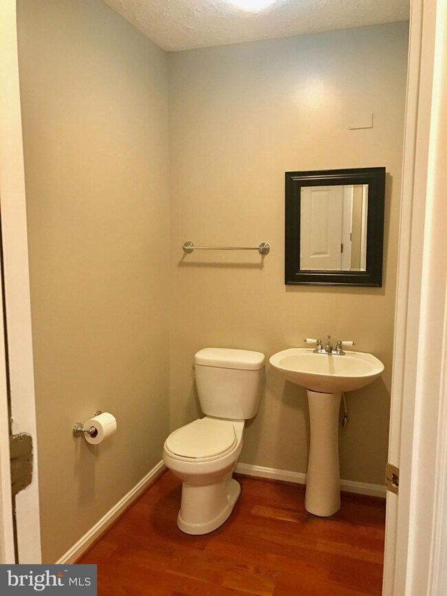 8834 Goose Landing Cir, Columbia, MD 21045 - photo 5