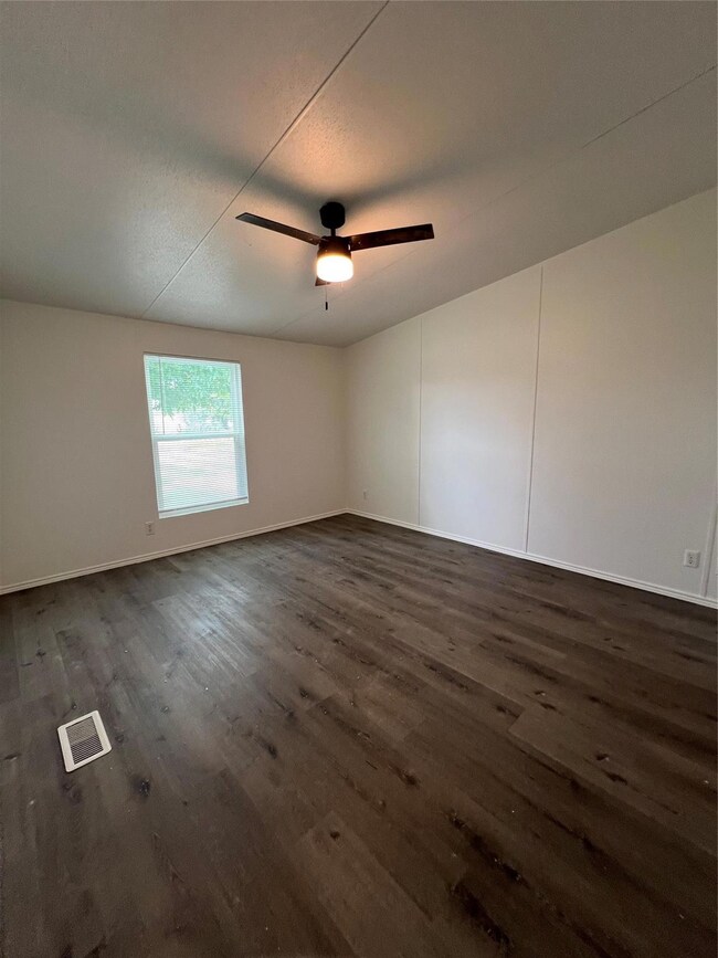 301 Stonebridge Ct, Weatherford, TX 76085 - photo 4