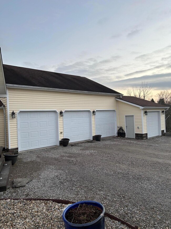 367 Lakeland Dr, Harrodsburg, KY 40330 - photo 2