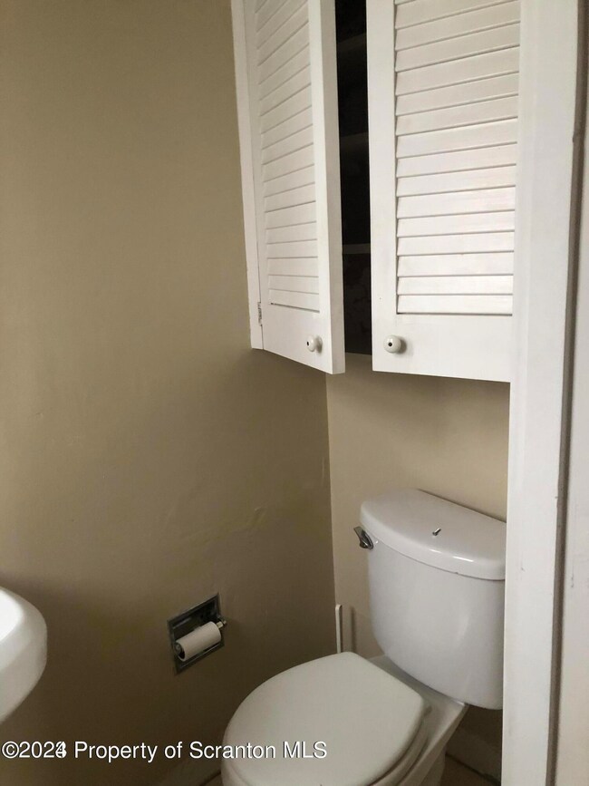 506 Colfax Ave unit 2nd Floor, Scranton, PA 18510 - photo 4