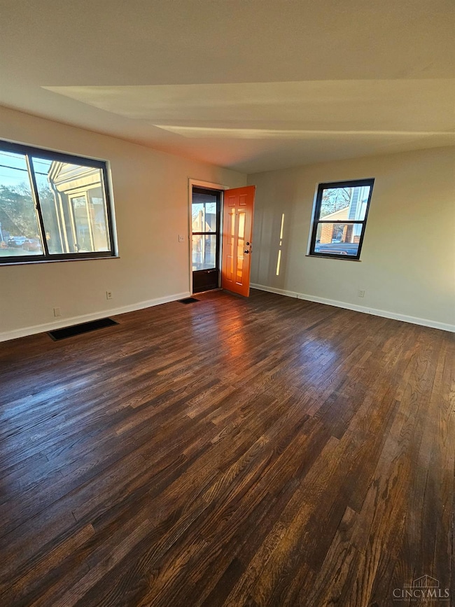 6024 Sunridge Dr, Cincinnati, OH 45224 - photo 5