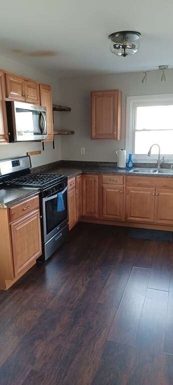 82 Russell St unit 1, Fall River, MA 02721 - photo 2