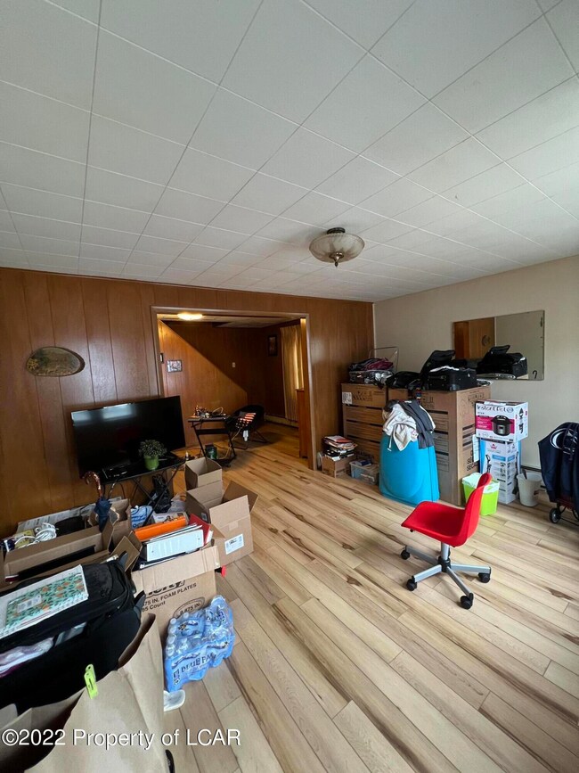 427 E WALNUT