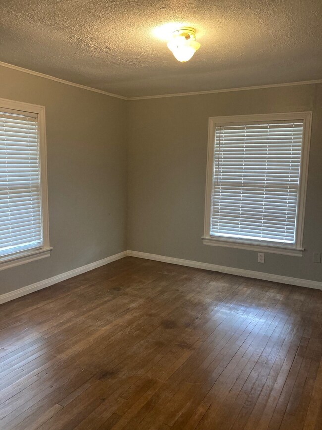 416 W Blum St, Alvin, TX 77511 - photo 5