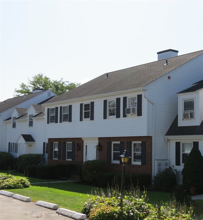 36 Endicott St unit 6, Wolfeboro, NH 03894 - photo 3