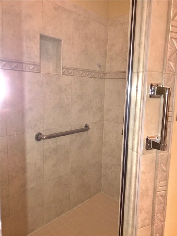 Grab rail in shower and shampoo inset.