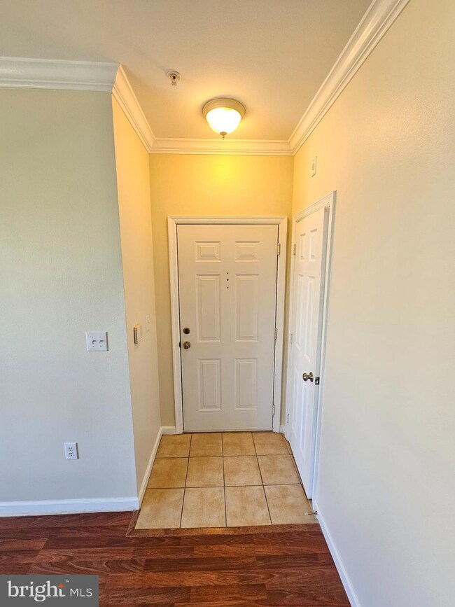 13500 Derry Glen Ct unit 304, Germantown, MD 20874 - photo 2