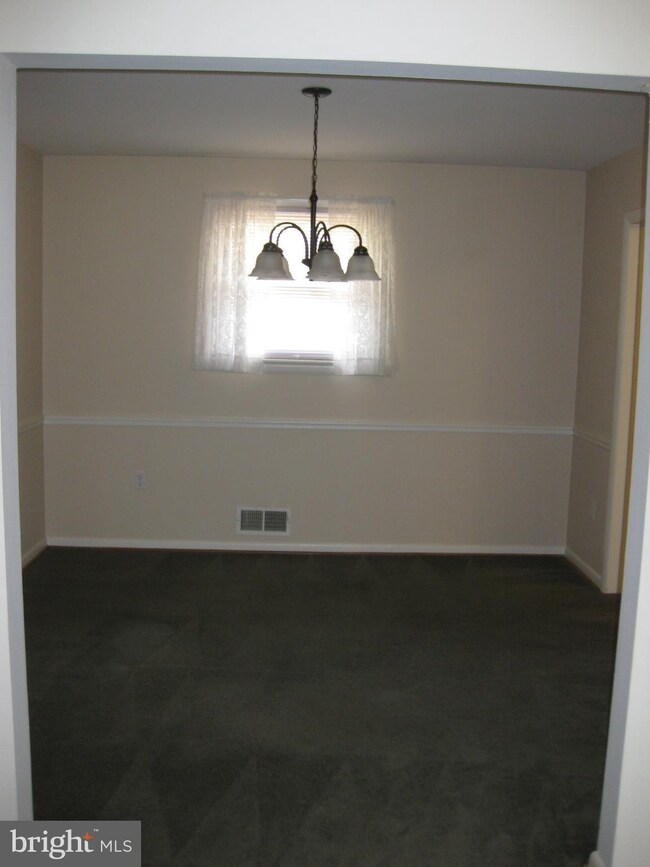 6409 Gifford Ln, Temple Hills, MD 20748 - photo 4