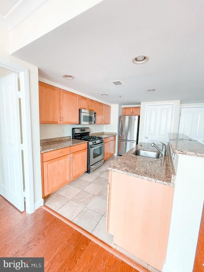Station Square at Clarendon unit 806, Arlington, VA 22201 - photo 4