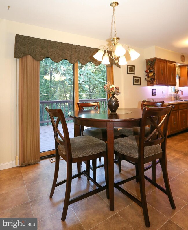 6140 Snowdens Run Rd, Sykesville, MD 21784 - photo 5