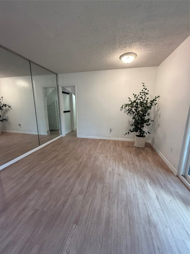 3400 Timmons Ln unit 15, Houston, TX 77027 - photo 2