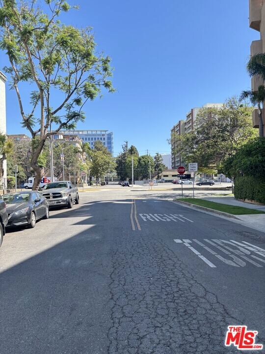 8568 Burton Way unit 101, Los Angeles, CA 90048 - photo 4