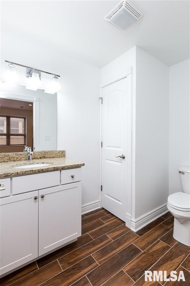 1101 W 9th St, Davenport, IA 52804 - photo 7