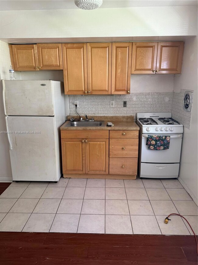 6856 Abbott Ave unit 2, Miami Beach, FL 33141 - photo 5