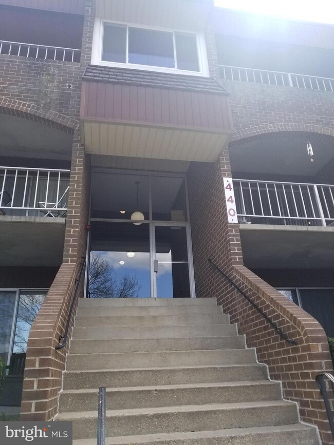 440 Girard St unit 303, Gaithersburg, MD 20877 - photo 3
