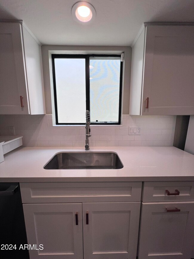 4341 E Fairmount Ave, Phoenix, AZ 85018 - photo 3