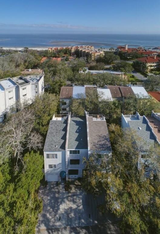 750 feet to the beach!
