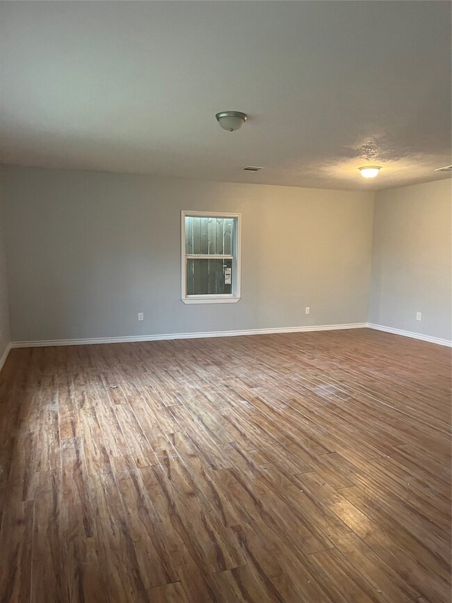 942 Grenshaw St, Houston, TX 77088 - photo 3