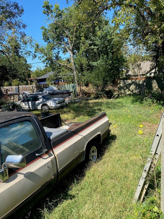 629 W Walker St, Denison, TX 75020 - photo 7