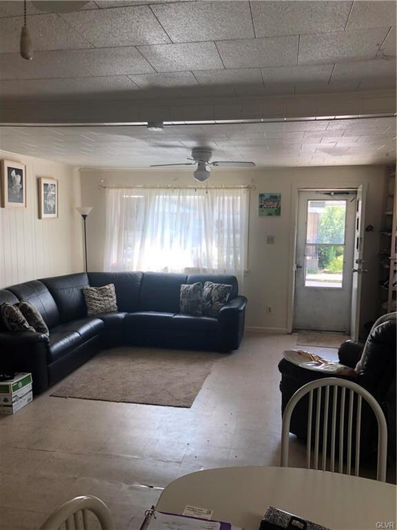 3009 N 2nd St, Whitehall, PA 18052 - photo 2