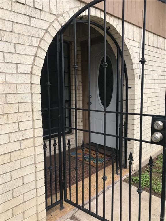 1018 E 10th St, Weslaco, TX 78596 - photo 4