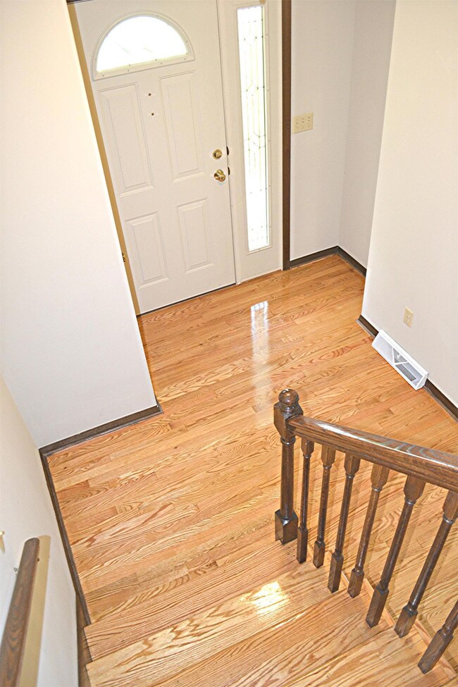 436 Anthony Ct, Columbus, OH 43230 - photo 6