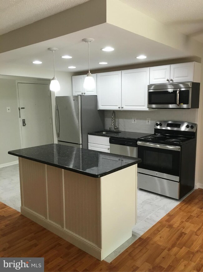 11603 Stoneview Square unit 2B, Reston, VA 20191 - photo 7