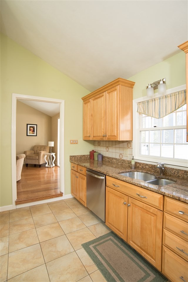 13 Gordon Dr, Londonderry, NH 03053 - photo 7