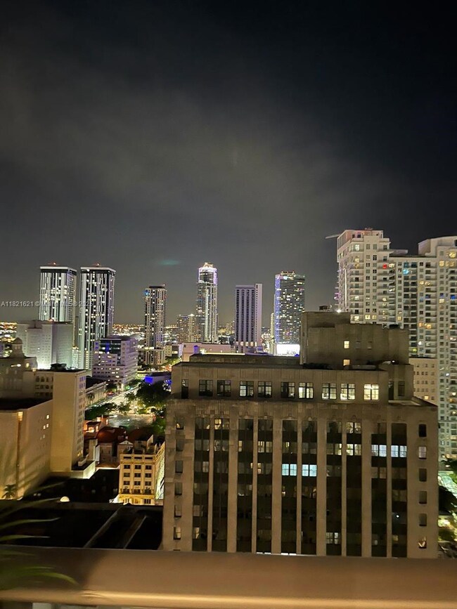 Centro unit 2406, Miami, FL 33131 - photo 2