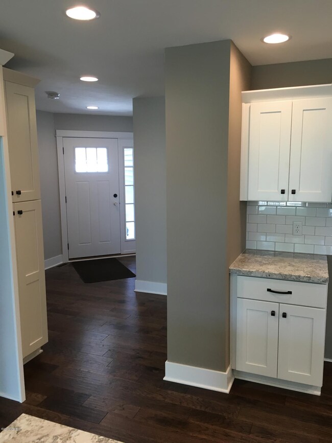 10117 kitchen showing front entry