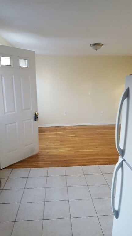 134 Coburn St unit 3, Lowell, MA 01850 - photo 5