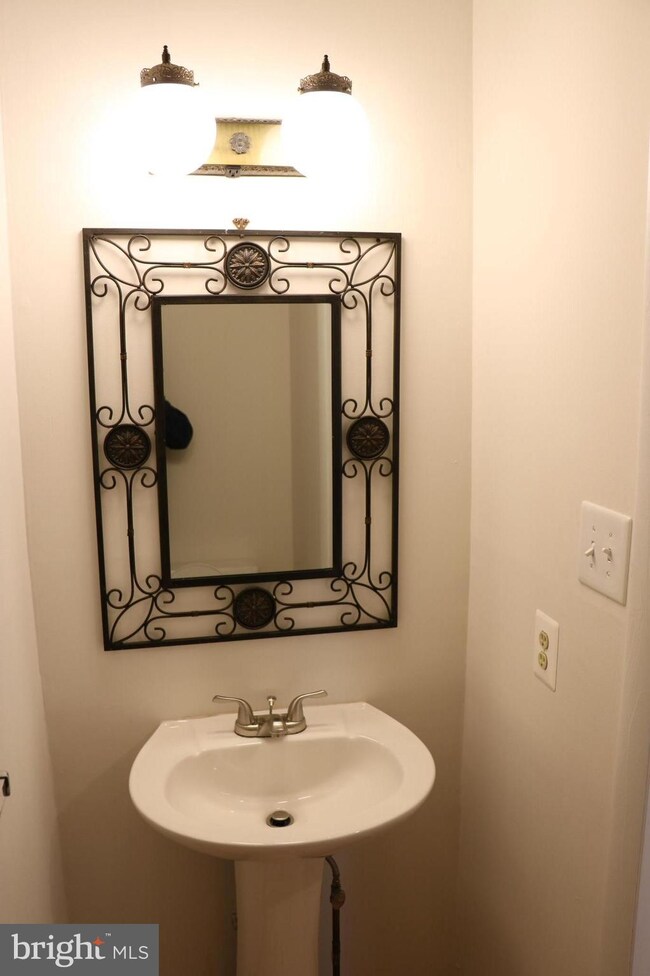 11609 Summer Oak Dr, Germantown, MD 20874 - photo 7