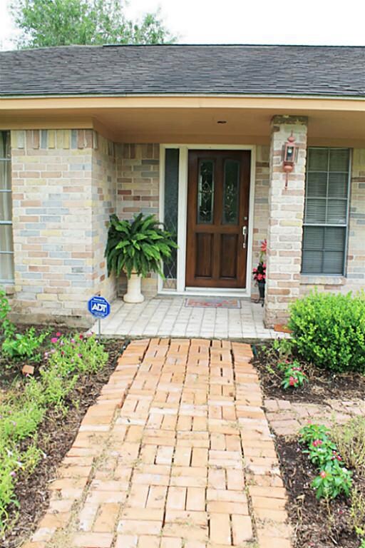 18725 Baughman Dr, Pearland, TX 77584 - photo 2