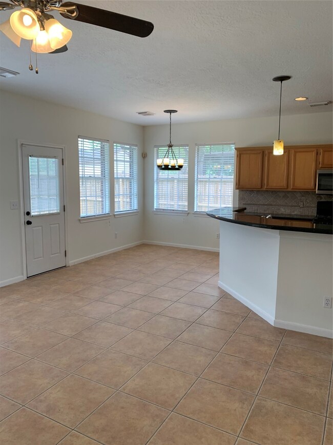 2306 N Mission Cir, Friendswood, TX 77546 - photo 5