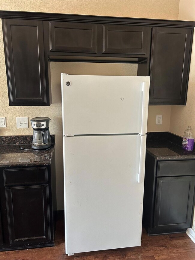 905 Oakmont Dr, Ennis, TX 75119 - photo 3