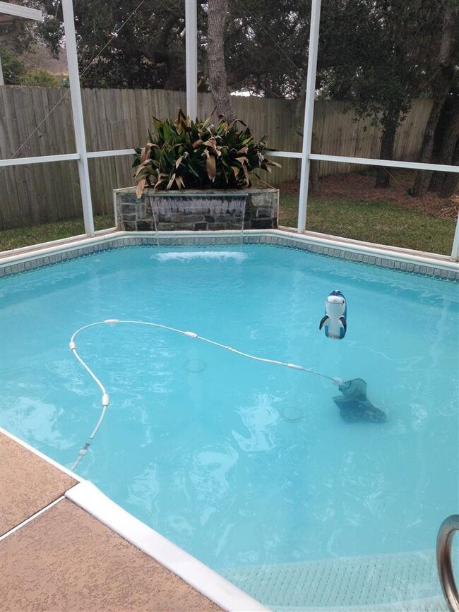 SCREENED POOL