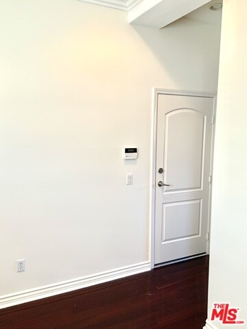Entry way/garage dr